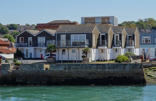 East Cowes Cottage | Waterfront Cottage Fantastic Sea & River Medina Views From All Aspects