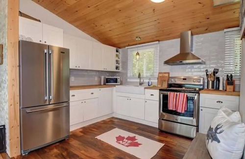 Selwyn Cottage | Waterfront Cottage ~ Fireplace ~ Kawartha