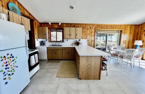 East Tawas Cottage | Waterfront Cottage on sandy, expansive beach