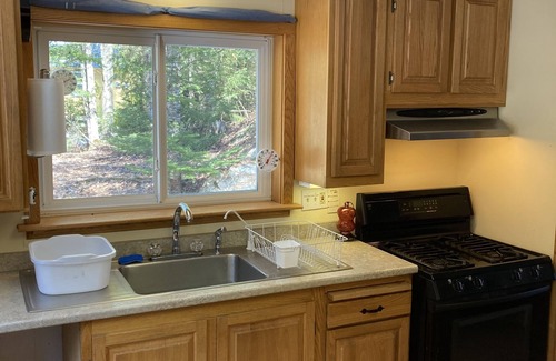Glover Cottage | Waterfront cottage on beautiful Vermont lake