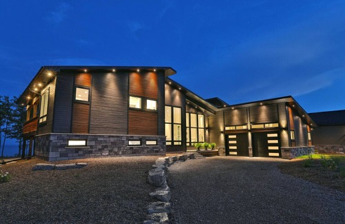 Dunnville House | Waterfront Cottage on Lake Erie near Niagara Wine Region