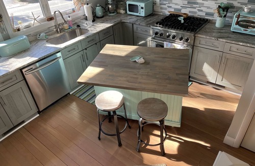 Waterford Cottage | Waterfront cottage on beautiful Keeny Cove, CT. IG: the keeny cove cottage