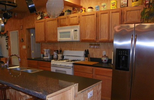 Hot Springs House | WATERFRONT COTTAGE~PRIVATE~PETS~FIREPLACE~CLOSE TO TOWN~FISHING~