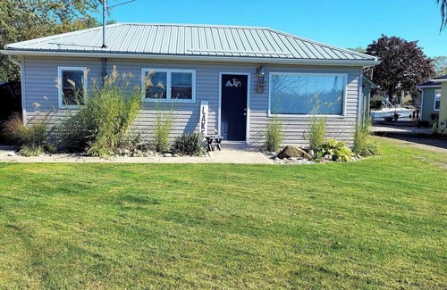 Harwich Cottage | Waterfront Cottage w/boat docknn