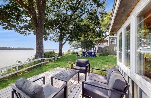Freeport Cottage | Waterfront Cottage w/Fireplace & Deck - Minutes to Downtown