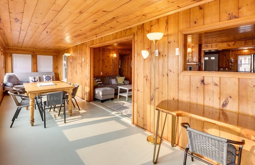 Clinton Cottage | Waterfront Cottage w/Sunroom + Patio & Grill