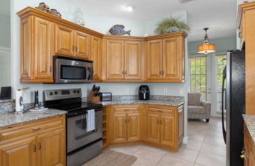 Homosassa Villa | Waterfront! Dock available for rent at rear, kayaks and paddle board included!