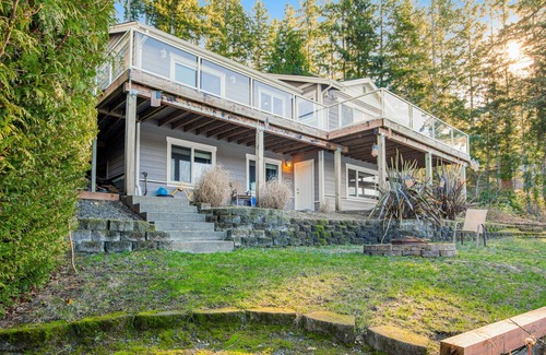 Allyn-Grapeview House | Waterfront, dog-friendly home with private beach, amazing deck & harbor view