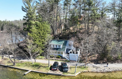Greenville House | Waterfront Escape
