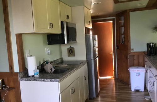 Mid-Coast and Islands Cottage | Waterfront Family Bungalow on Beautiful Potts Harbor