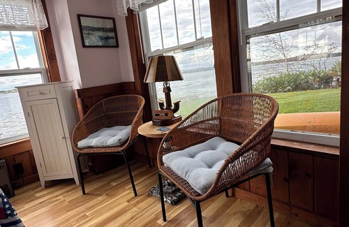 Mid-Coast and Islands Cottage | Waterfront Family Bungalow on Beautiful Potts Harbor