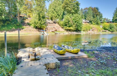 East Olympia House | Waterfront Gem on Lake Saint Clair with Private Deck