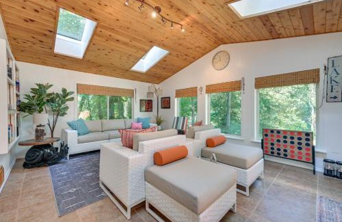 East Olympia House | Waterfront Gem on Lake Saint Clair with Private Deck