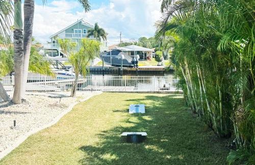 Flor-a-mar House | Waterfront Getaway with Pool, Dock & Kayaks