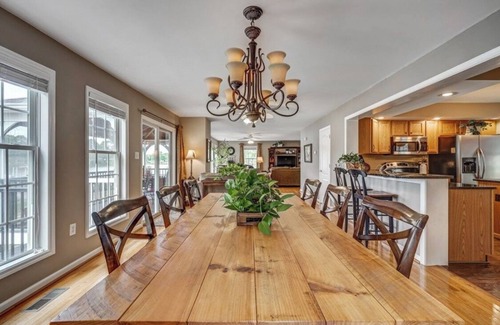 Wicomico Church House | WATERFRONT GETAWAY in KilmarnockVa with Tesla charger