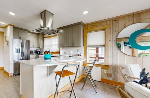 Bells Beach House | Waterfront getaway with beautiful patio, wifi and W/D