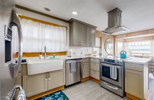Bells Beach House | Waterfront getaway with beautiful patio, wifi and W/D