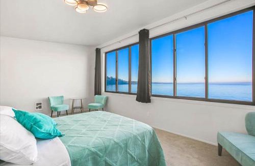 Rollingbay House | Waterfront Haven with Spectacular View in Bainbridge