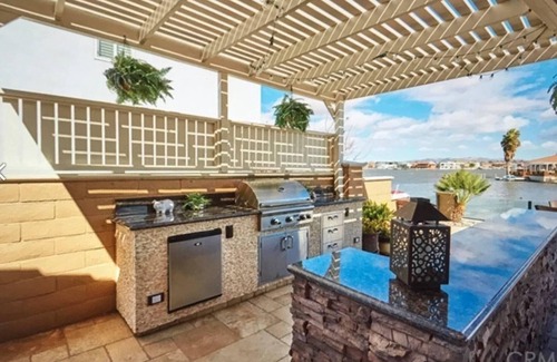 Victorville House | WATERFRONT home in Spring Valley Lake.