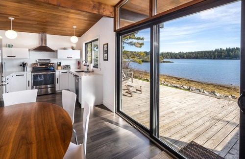 Roche Harbor House | Waterfront Home! Newly Remodeled! (weow)