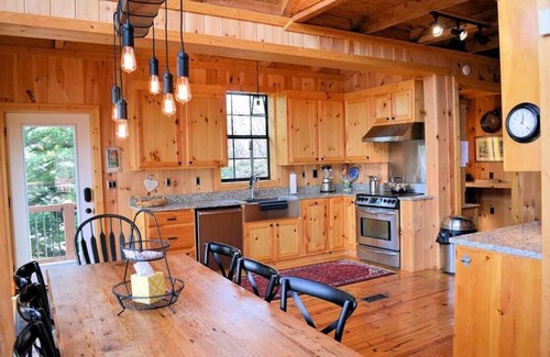 Six Mile House | Waterfront home on Lake Keowee! Less than 10 miles to Clemson.