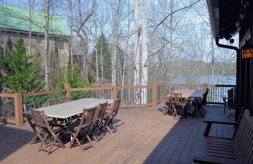 Six Mile House | Waterfront home on Lake Keowee! Less than 10 miles to Clemson.