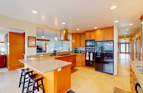 Lopez Island House | Waterfront home on Fisherman Bay with amazing deck, sunset view, & Ping-Pong
