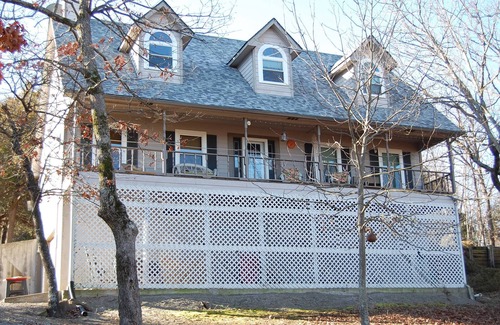 Eufaula House | WATERFRONT home - Paved roads ! 4 bed, 3.5 bath Home. Private two slip dock