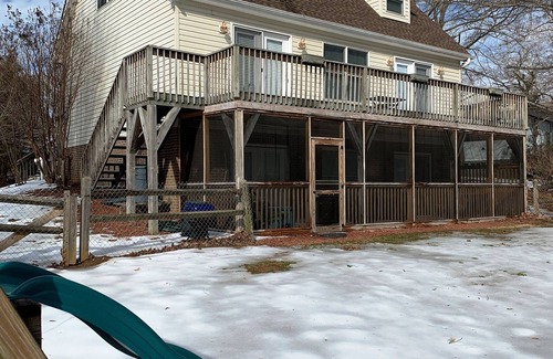 Sherrills Ford House | Waterfront House on Quiet Cove with kayaks, canoe, paddleboard, game room & more