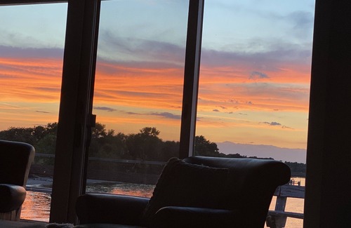 Fort Howard House | Waterfront house with panoramic views from every room.
