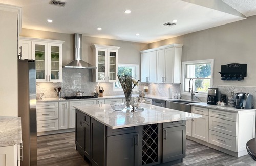 Bayshore Gardens House | Waterfront/Kayak with Manatees/Heated Pool/Bikes/Firepit/Fish/close to Beaches