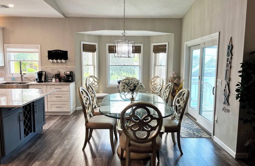 Bayshore Gardens House | Waterfront/Kayak with Manatees/Heated Pool/Bikes/Firepit/Fish/close to Beaches