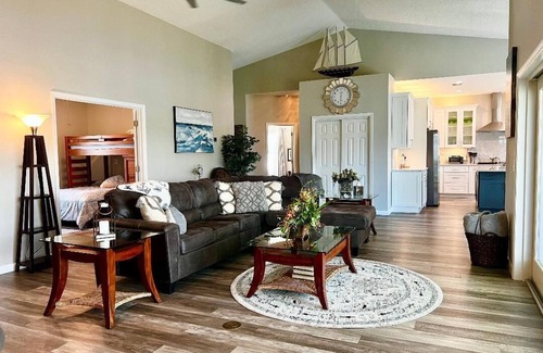 Bayshore Gardens House | Waterfront/Kayak with Manatees/Heated Pool/Bikes/Firepit/Fish/close to Beaches