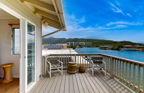 Portlock House | Waterfront Kuapa Isle gem with Koko Crater views & pool - by the beach