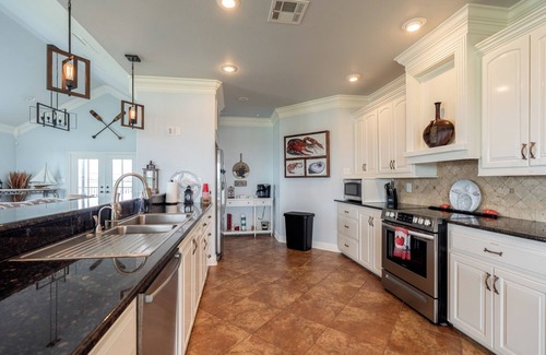 Lake Charles House | WATERFRONT Lake House w/King Beds, close to Casinos