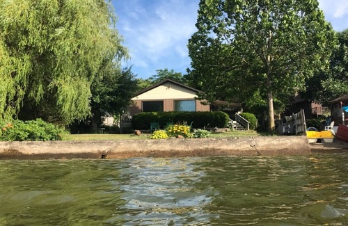 Pulaski House | Waterfront Lake house (Sandy Pond, Lake Ontario)