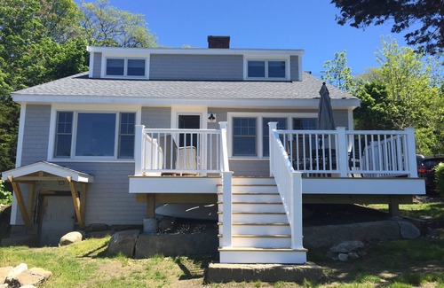 Gloucester House | Waterfront Living w Stunning Views, Beautiful Decor, Kayaks, Private drive