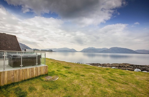Kentallen Cottage | Waterfront Lodge 4 with Hot Tub