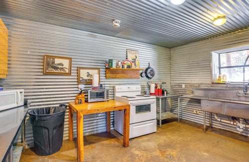 Quinlan House | Waterfront Lodge on Lake Tawakoni: Group Getaway!
