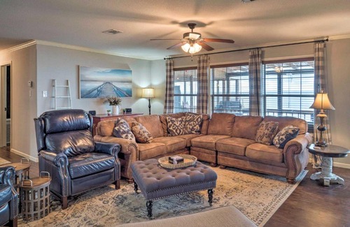 Negreet House | Waterfront Louisiana Vacation Rental with Dock!