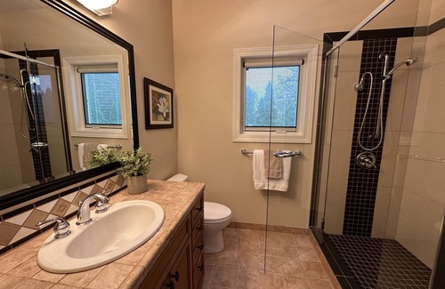 Viewpoint House | Waterfront Luxury home in Redmond/Bellevue