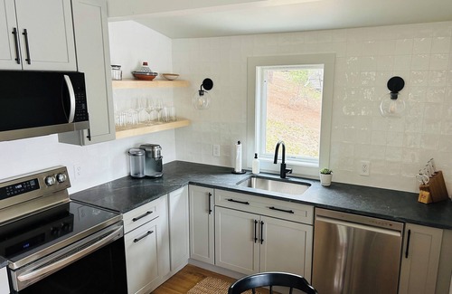 Eastham House | Waterfront Modern Home in Eastham, on a Pond