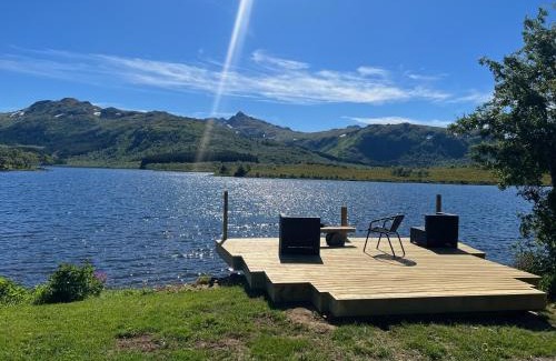 Vestvagøy House | Waterfront mountain view cabin Lofoten