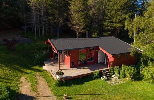 Vestvagøy House | Waterfront mountain view cabin Lofoten