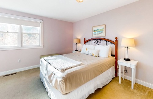Pleasant Point Cottage | Waterfront Oasis w/ Amazing Harbor Views, Shared Dock & Free WiFi