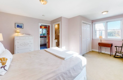 Pleasant Point Cottage | Waterfront Oasis w/ Amazing Harbor Views, Shared Dock & Free WiFi