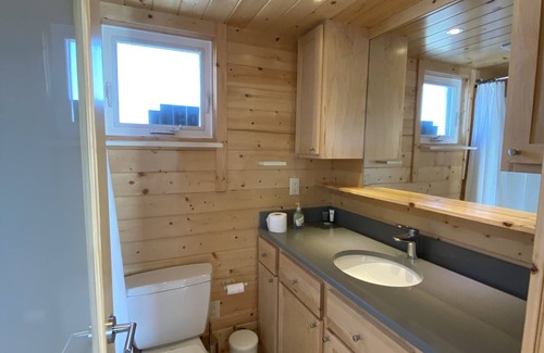 Snug Harbor House | Waterfront on Potter Salt Pond steps from East Matunuck State Beach!
