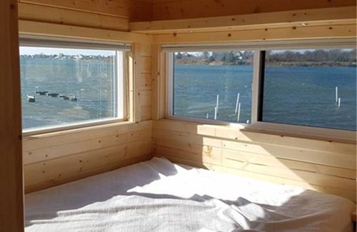 Snug Harbor House | Waterfront on Potter Salt Pond steps from East Matunuck State Beach!