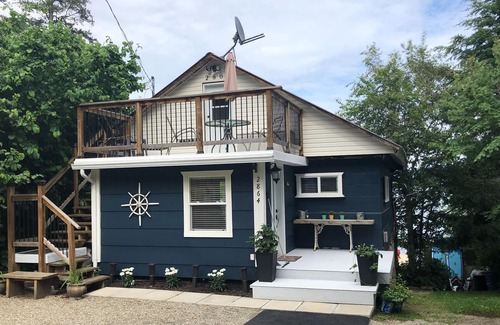 Squilax House | Waterfront on Shuswap Lake