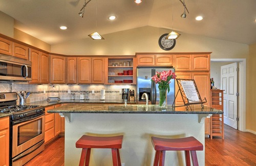 Newport House | Waterfront Oregon Abode w/Balcony & Ocean Views!